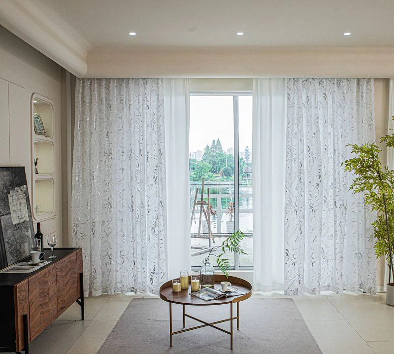 Skrin Doli FabricWindow dengan Lotus dan Foil Perak