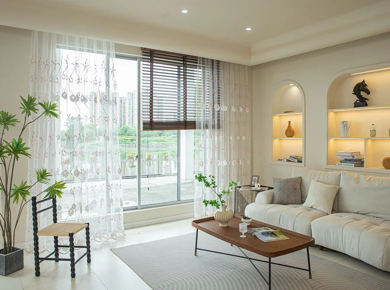 Skrin tetingkap bersulam grid